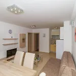 Villa-ines Center