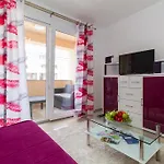 Villa-ines Center