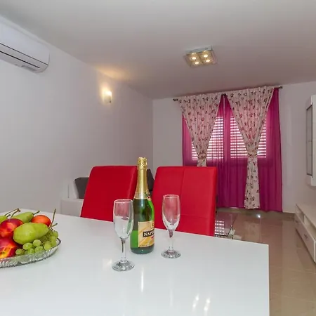 Apartment Villa-ines Center