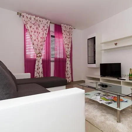 Villa-ines Center Апартаменты *