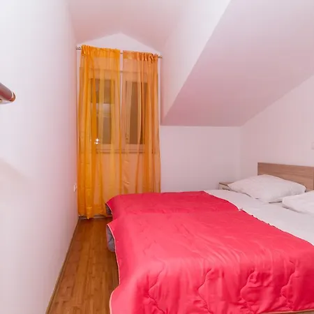 Villa-ines Center *