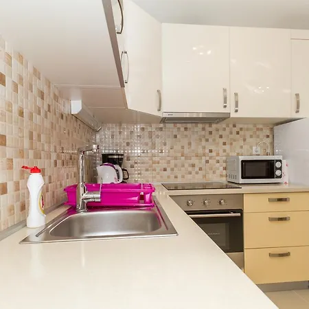 Villa-ines Center *