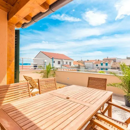 Villa-ines Center *