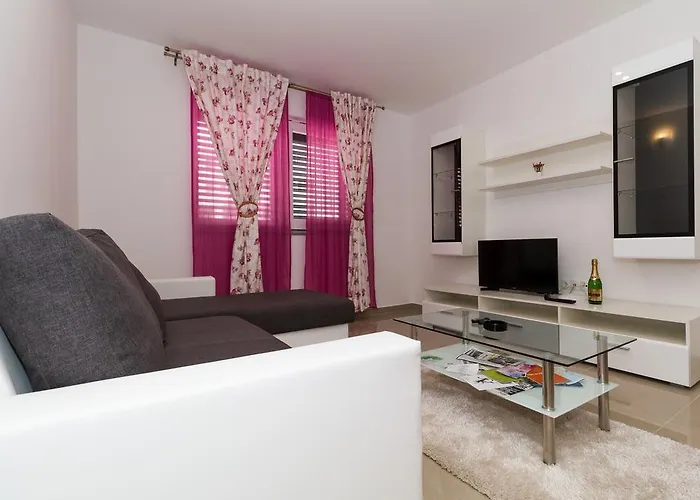 Villa-ines Center Appartement *